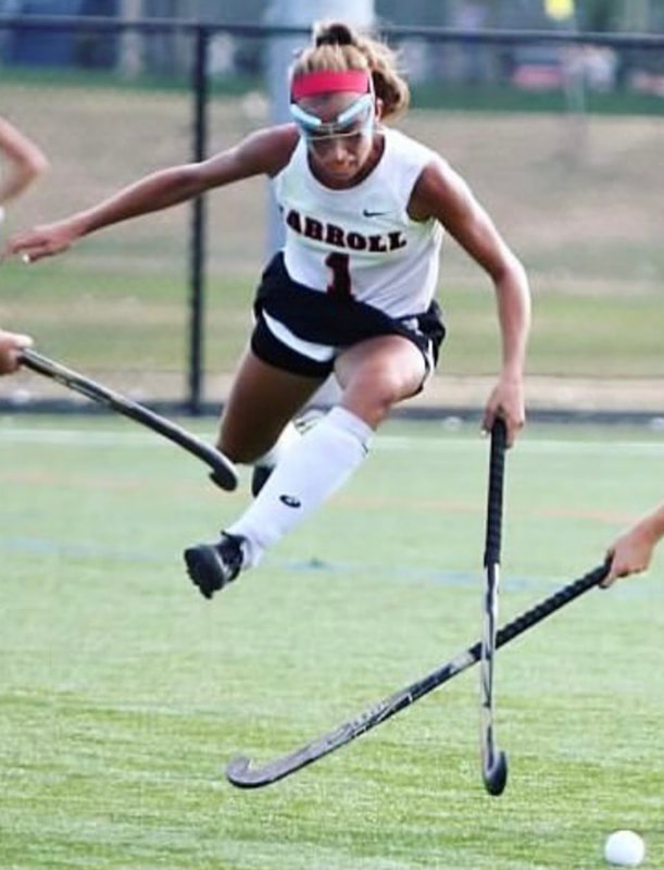 Picture of Sam Swart Playing Field Hockey